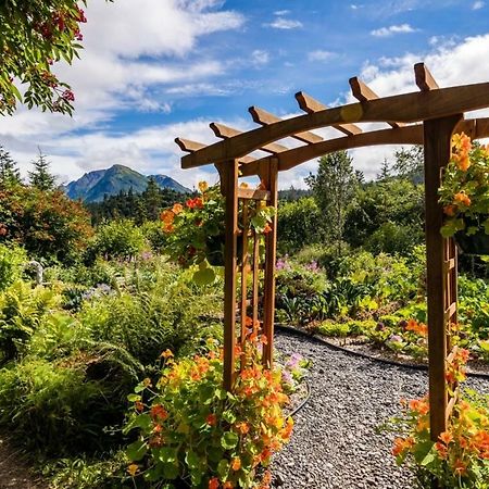 Stillpoint Lodge - All-Inclusive Halibut Cove Экстерьер фото
