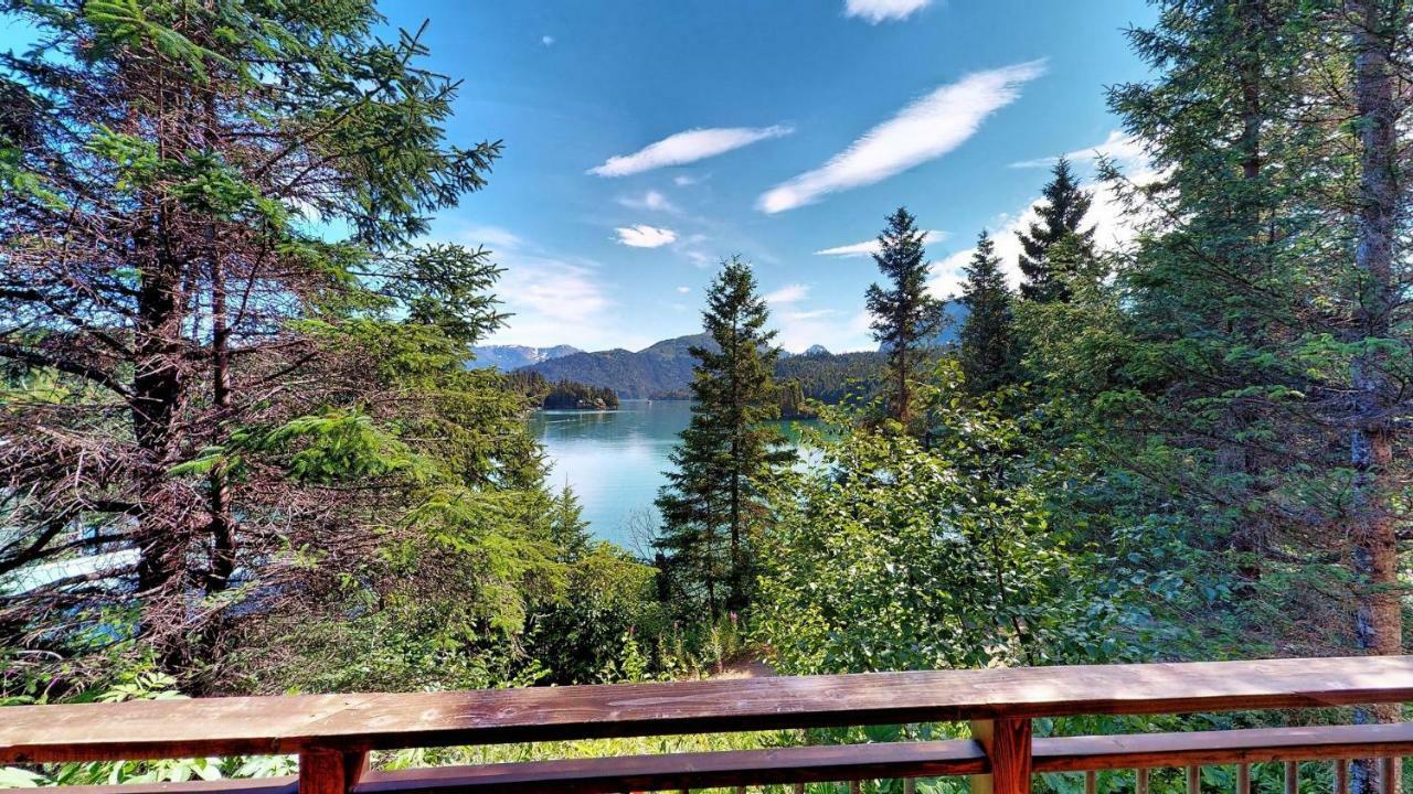Stillpoint Lodge - All-Inclusive Halibut Cove Экстерьер фото