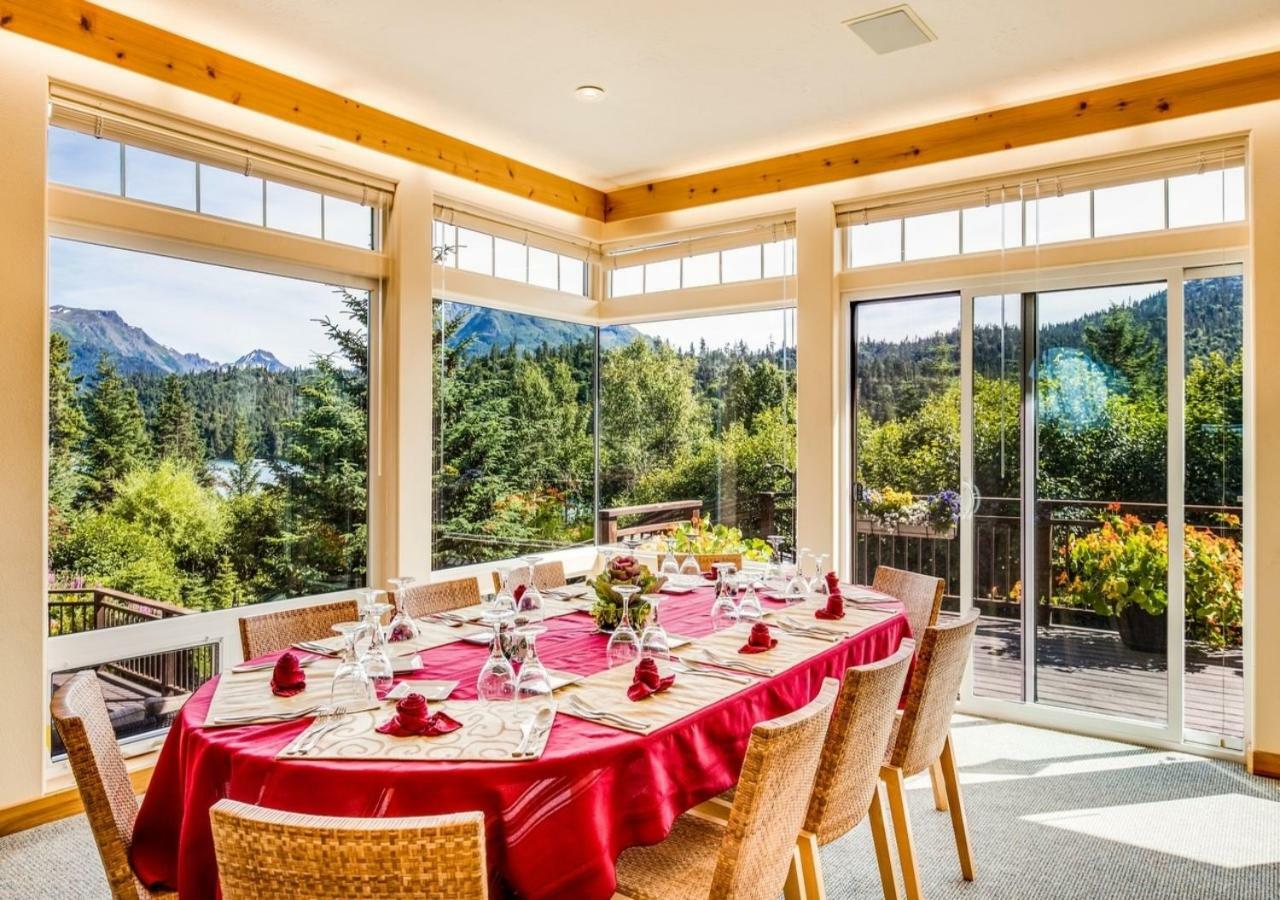 Stillpoint Lodge - All-Inclusive Halibut Cove Экстерьер фото