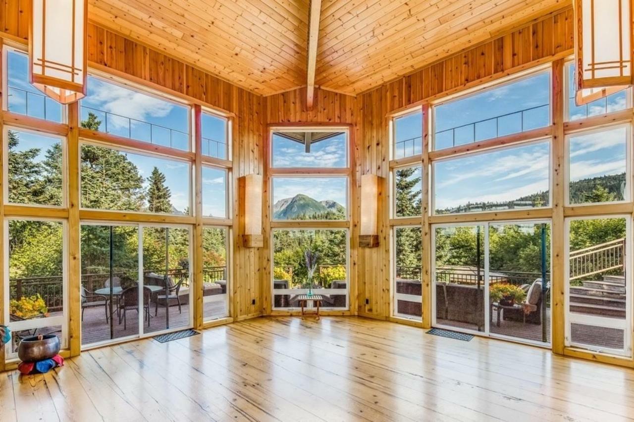 Stillpoint Lodge - All-Inclusive Halibut Cove Экстерьер фото