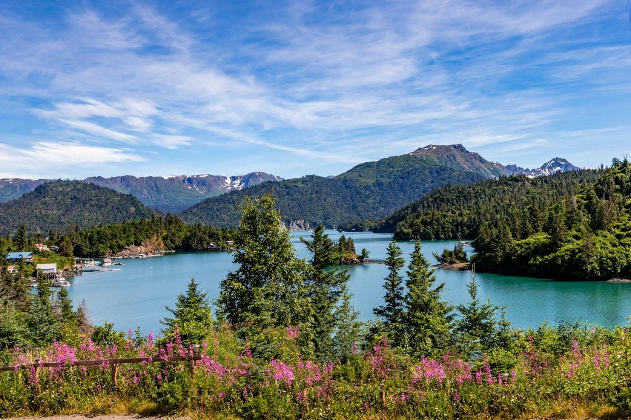 Stillpoint Lodge - All-Inclusive Halibut Cove Экстерьер фото