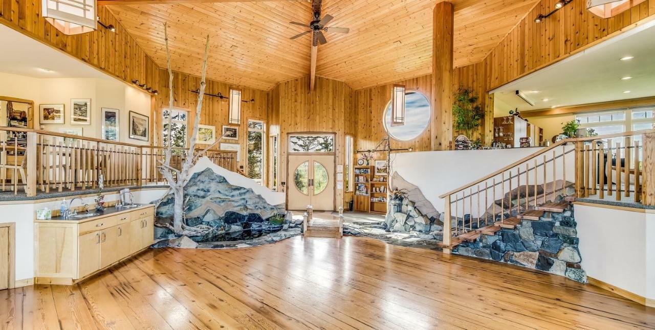 Stillpoint Lodge - All-Inclusive Halibut Cove Экстерьер фото