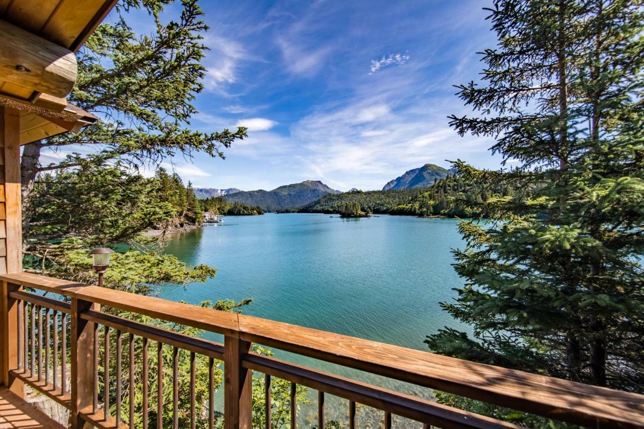 Stillpoint Lodge - All-Inclusive Halibut Cove Экстерьер фото
