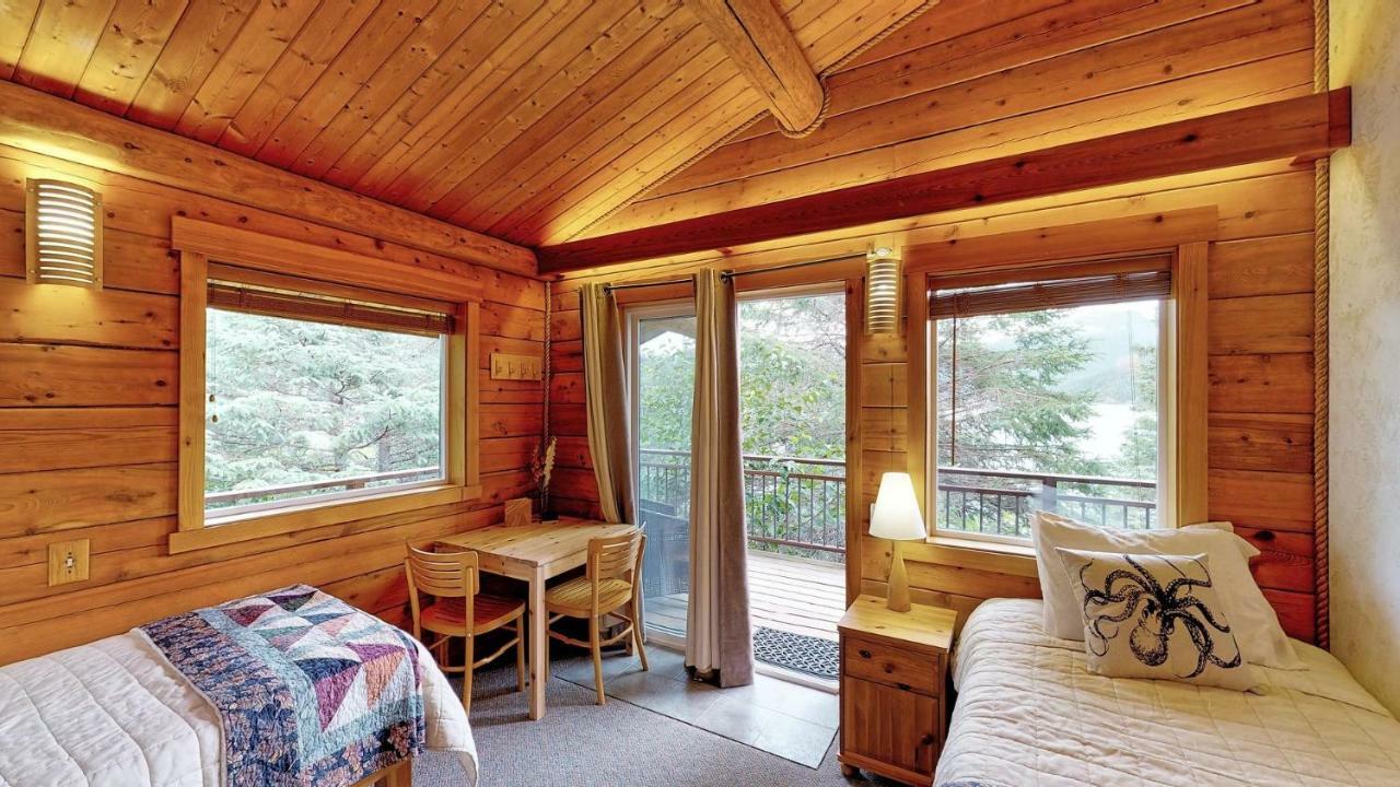 Stillpoint Lodge - All-Inclusive Halibut Cove Экстерьер фото