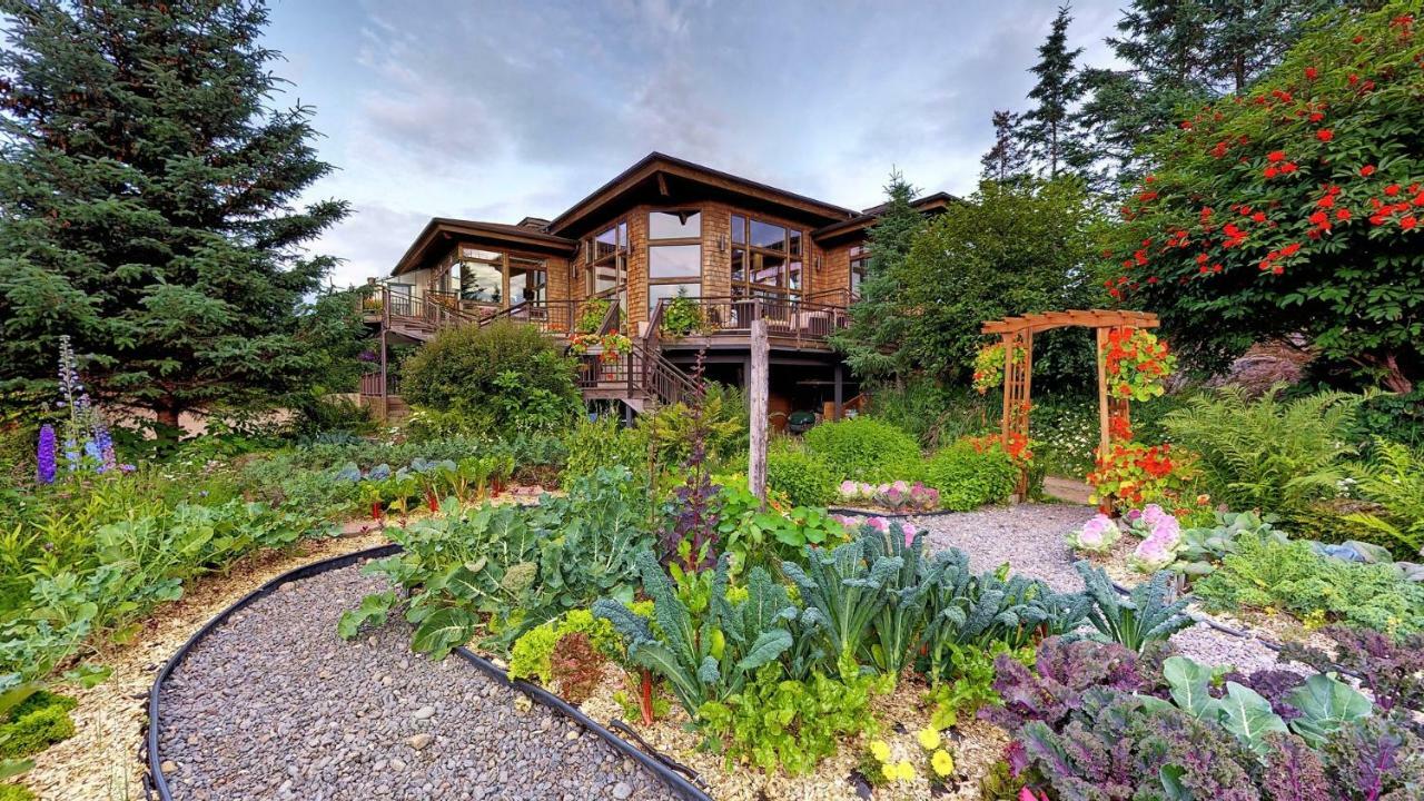 Stillpoint Lodge - All-Inclusive Halibut Cove Экстерьер фото