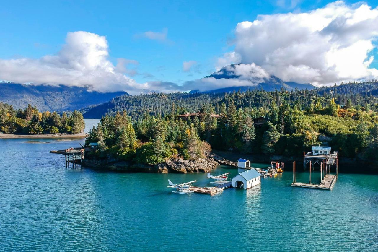 Stillpoint Lodge - All-Inclusive Halibut Cove Экстерьер фото