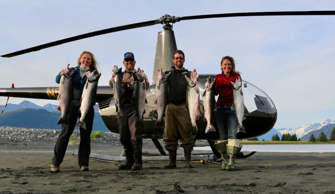 Stillpoint Lodge - All-Inclusive Halibut Cove Экстерьер фото