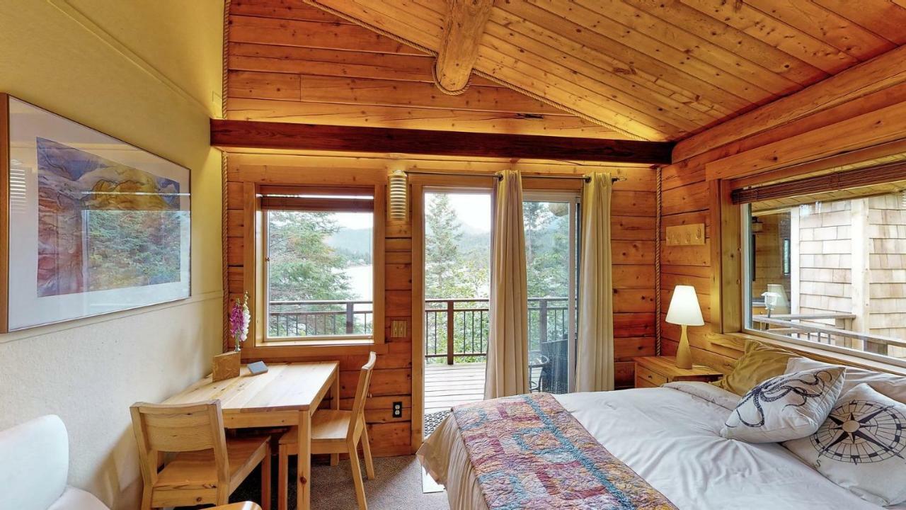 Stillpoint Lodge - All-Inclusive Halibut Cove Экстерьер фото