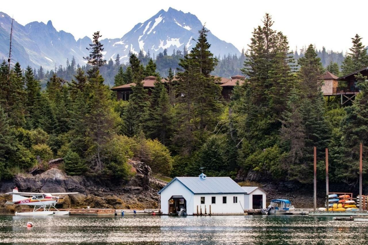 Stillpoint Lodge - All-Inclusive Halibut Cove Экстерьер фото