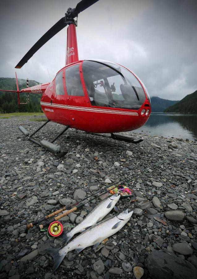 Stillpoint Lodge - All-Inclusive Halibut Cove Экстерьер фото