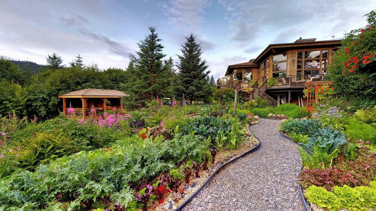 Stillpoint Lodge - All-Inclusive Halibut Cove Экстерьер фото