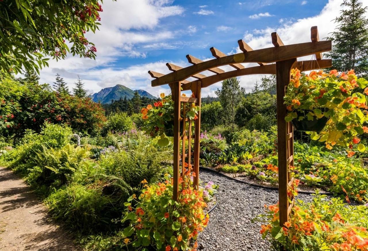 Stillpoint Lodge - All-Inclusive Halibut Cove Экстерьер фото