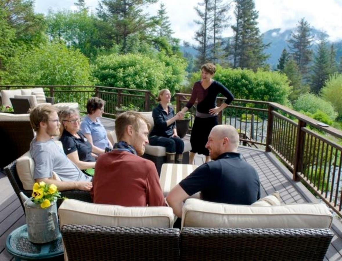 Stillpoint Lodge - All-Inclusive Halibut Cove Экстерьер фото